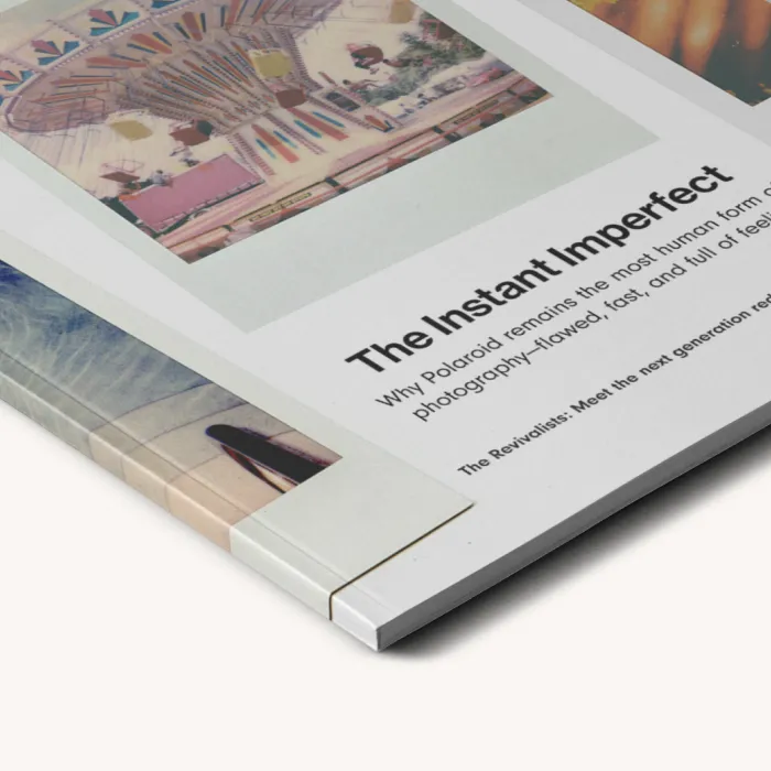 Eine Zeitschrift mit dem Titel „The Instant Imperfect“ mit Sofortbildfilm-Fotos auf dem Cover