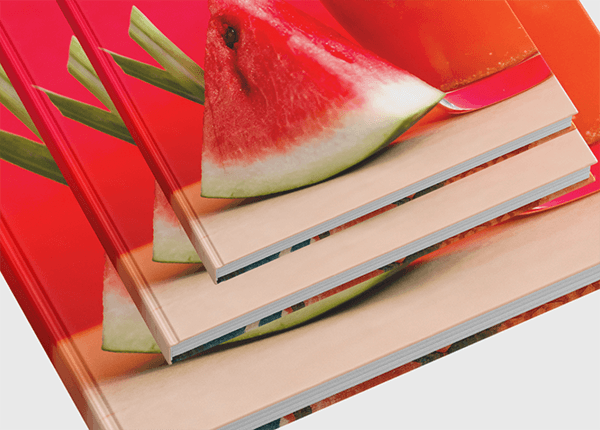 Três tamanhos diferentes de livro comercial com ilustração de melancia na capa